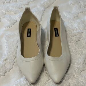 Nine West Women's Cream Pointed Flats